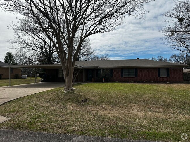 Building Photo - 4 Bedroom in Pine Tree ISD Rental