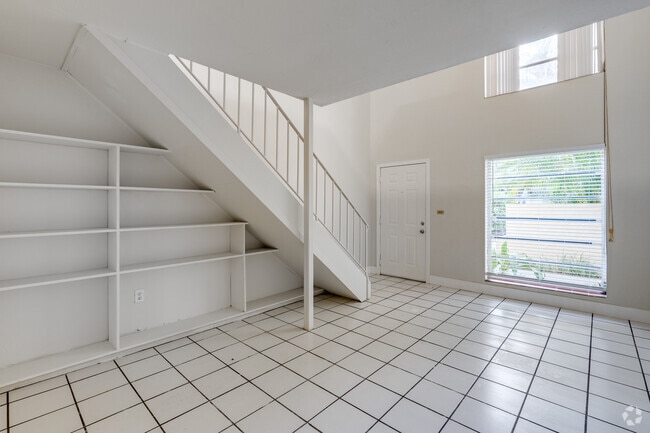 1BR, 1BA - 629SF - Living Room - Hideaway in the Grove