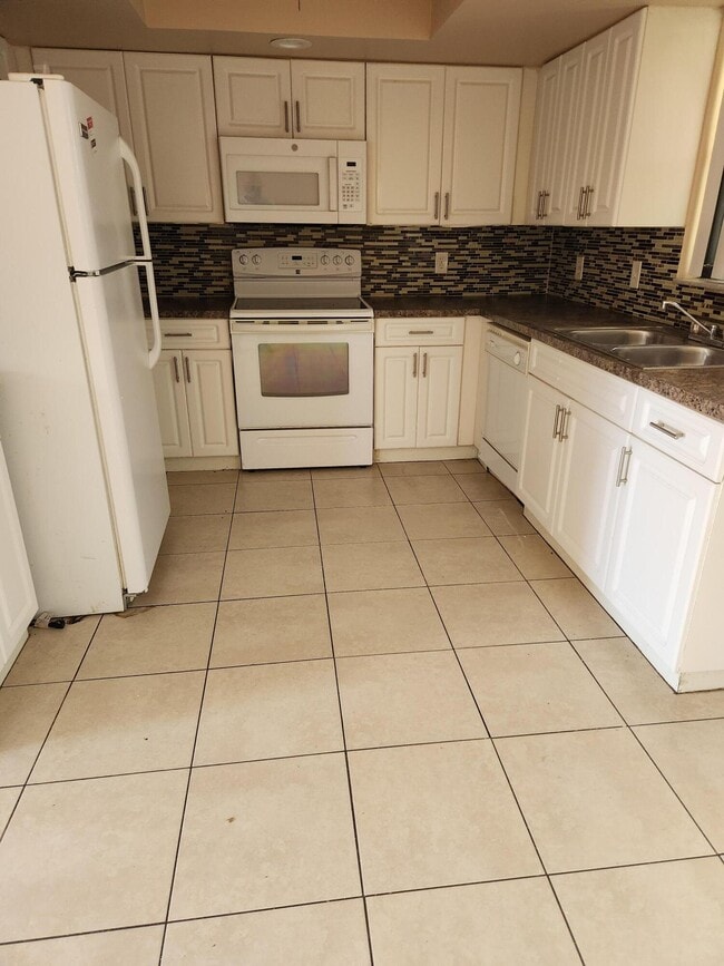 Photo - 4866 Pineaire Ln