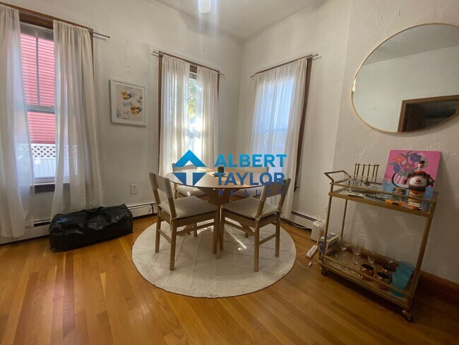 Photo - 677 E 7th St