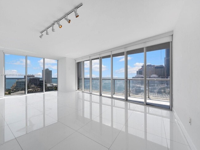 Building Photo - 495 Brickell Ave Rental