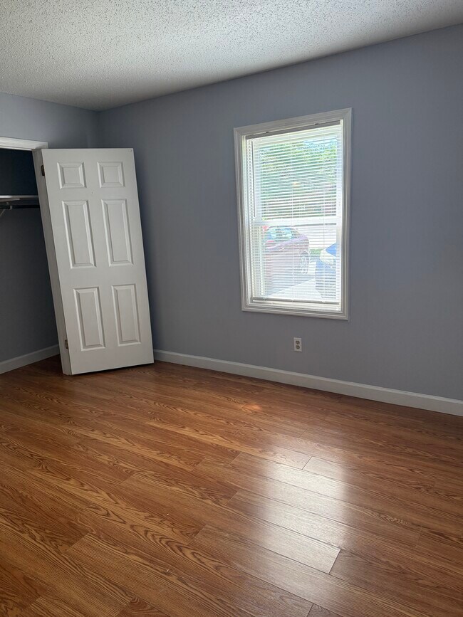 Photo - 605 Eastwood St Unit B