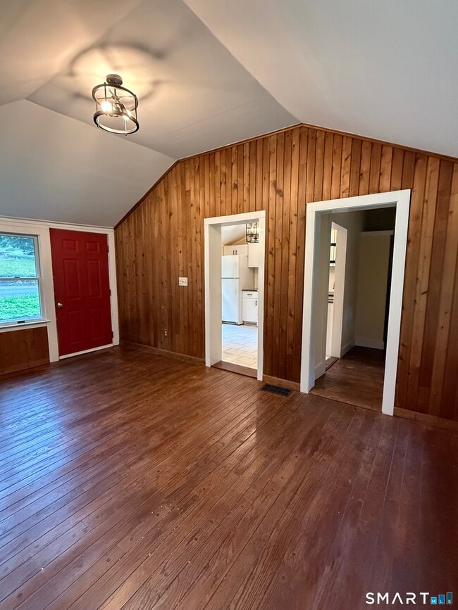Photo - 205 Mountain Rd