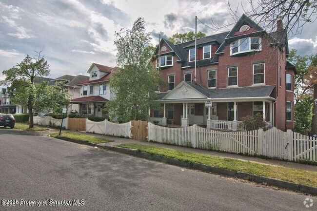 Building Photo - 533 Quincy 3rd Flr Ave Rental