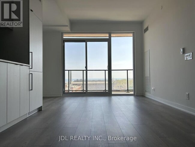 Photo - 285 Dufferin St