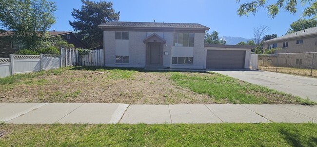 Building Photo - 9831 S Darin Dr