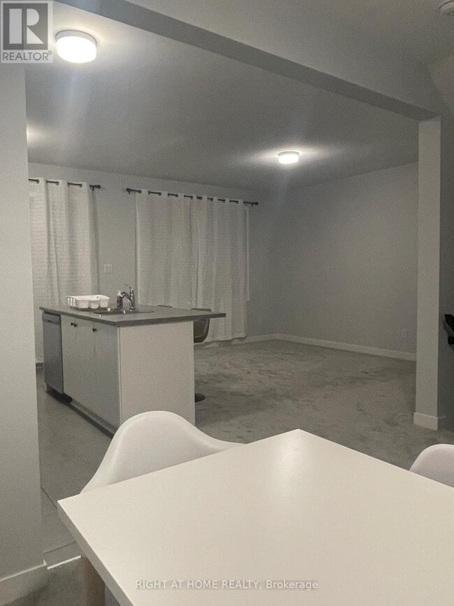 Photo - 633 Allied Mews