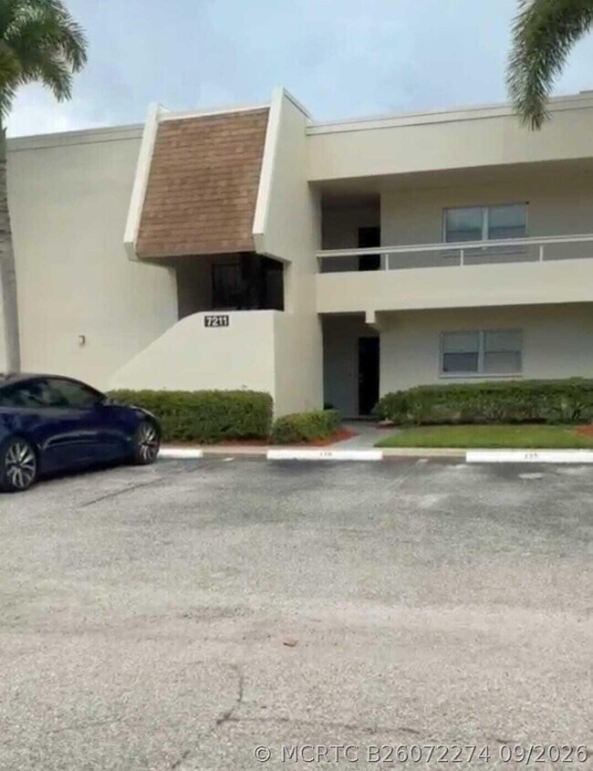 7211 W Country Club Dr N Unit 135