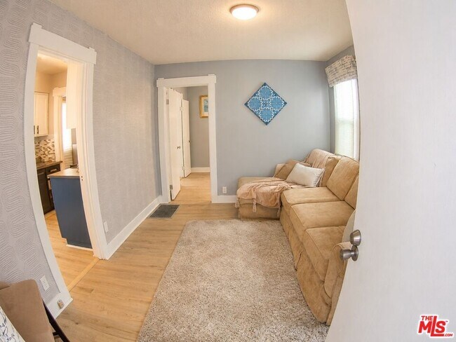 Photo - 228 W 70th St