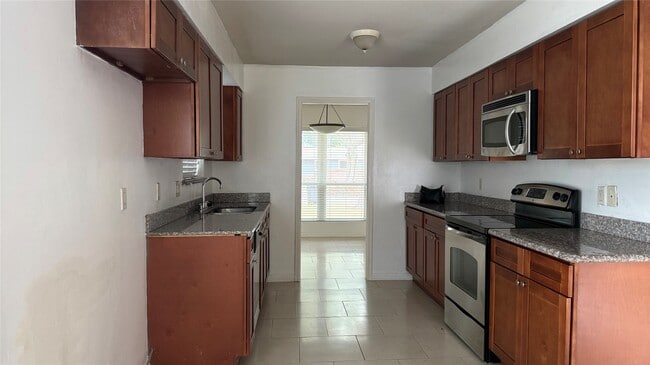 1907 Sedgie Dr
