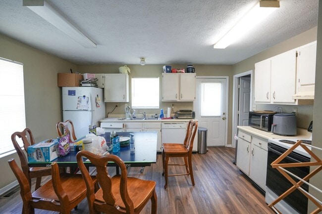 Photo - 718 Golfview Dr