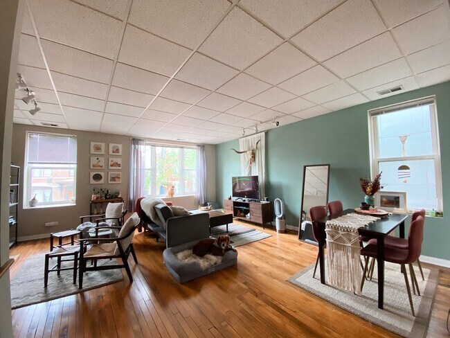 Photo - 2117 W Ohio St Unit 2F