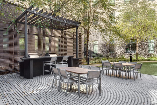 Building 1 Courtyard - Terrapin Row