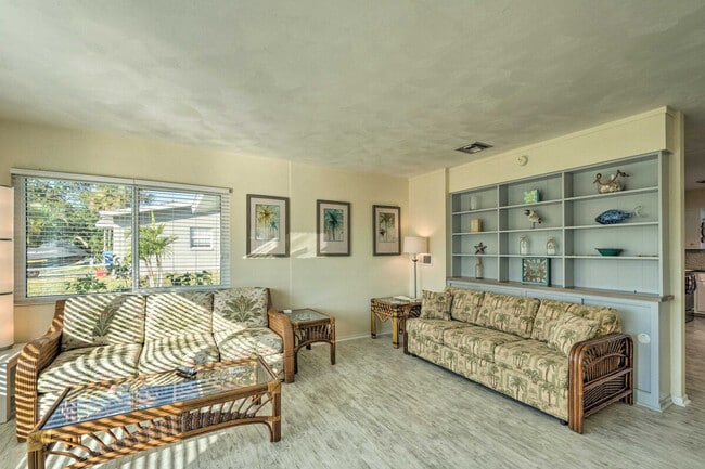 Photo - 1017 Pineland Ave Unidad ID1385877P