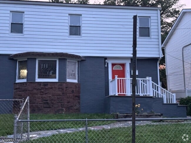 Building Photo - 351 Ogden St Rental