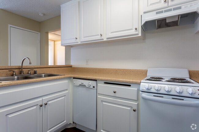 1BR, 1BA - The Huntington Breeze