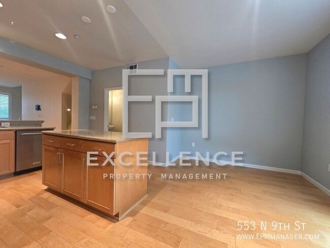 Photo - 553 N 9th St