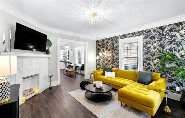 Photo - 976 Washington St SW