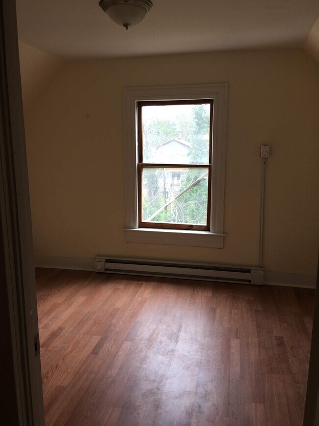 Photo - 196 Frank St