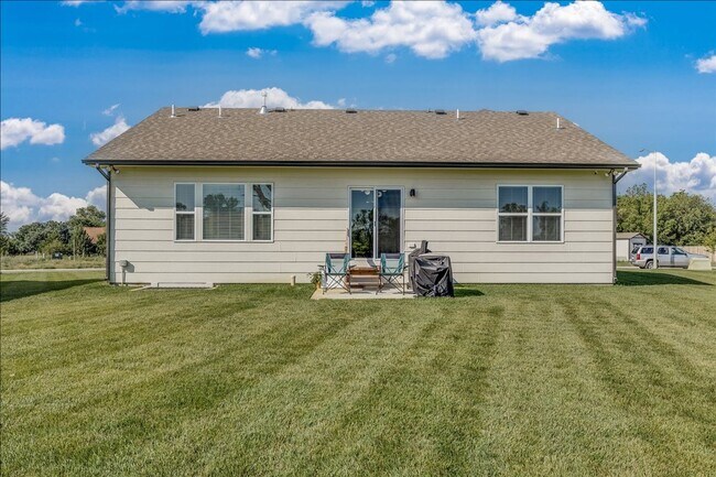 Photo - BEAUTIFUL 5 BEDROOM HOME  WITH LAKE VIEW A...