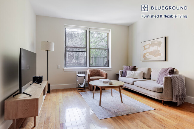 Building Photo - 108 W 15th St Rental