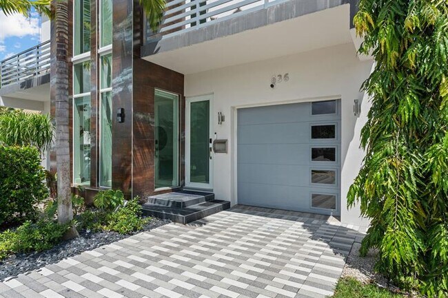 Photo - 636 NE 8th Ave