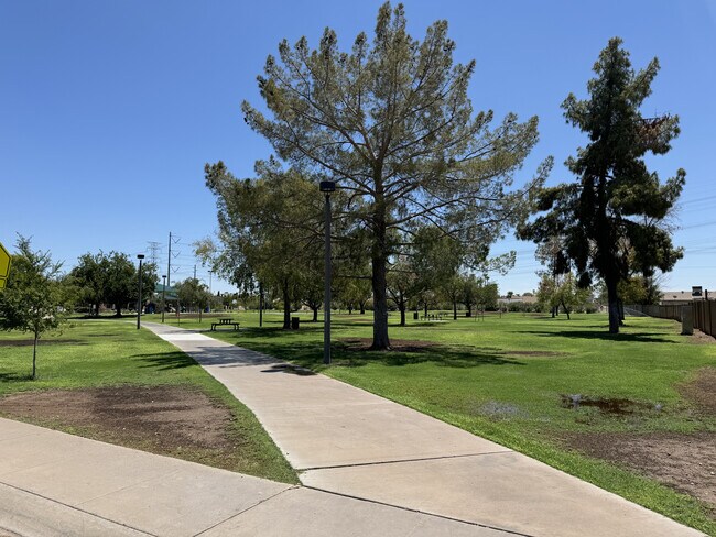 Photo - 1206 E Redfield Rd