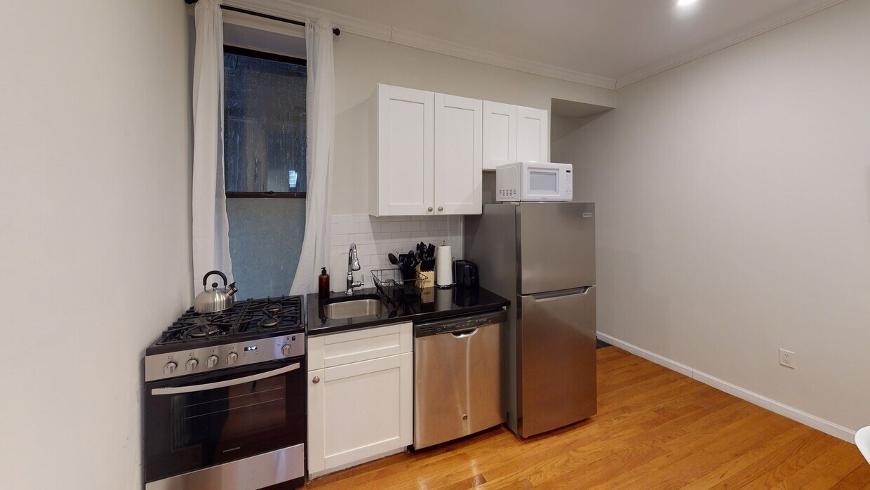 Photo - Private bedroom in 3 bed/1 bath Home
