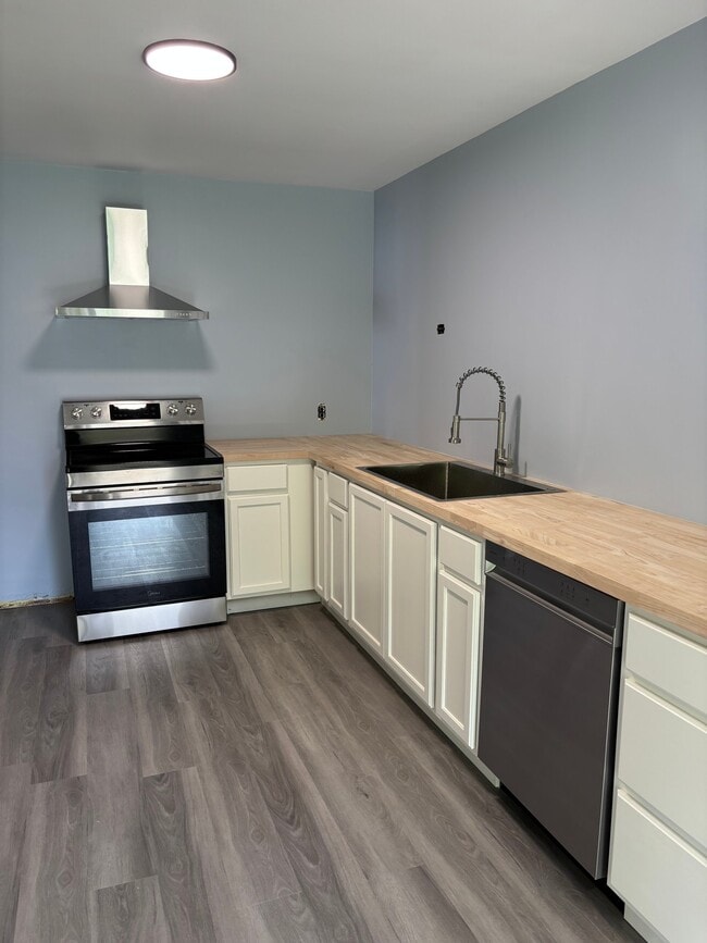 Photo - 1245 Howard Rd