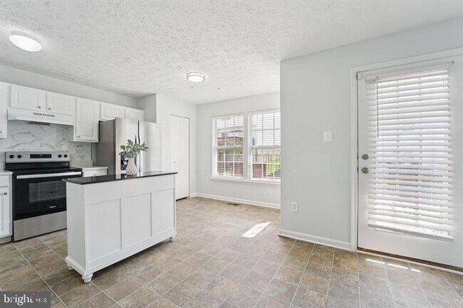 Photo - 11 Gemstone Ct