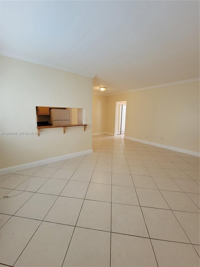 Photo - 835 Lenox Ave. Unidad 312