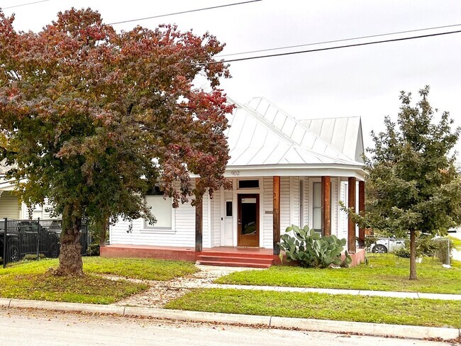 Building Photo - Dignowity Historic Home with Rustic Charm ...