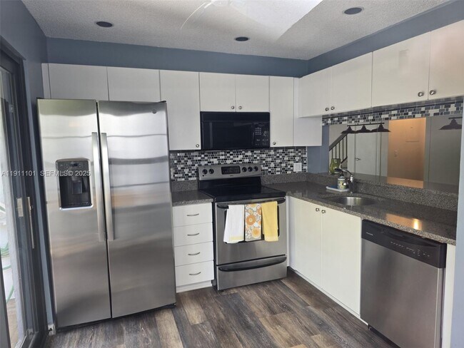 Photo - 20900 Leeward Ct