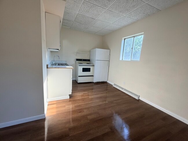 Kitchen - 330 Bessemer Ave Unit A