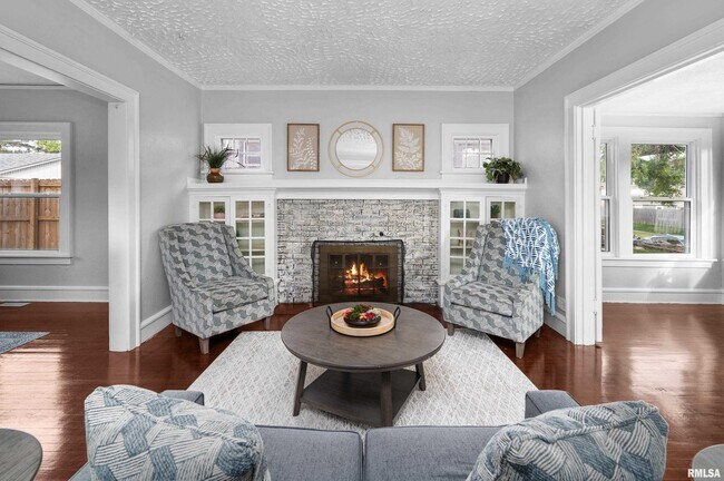 Photo - 230 E Garfield St