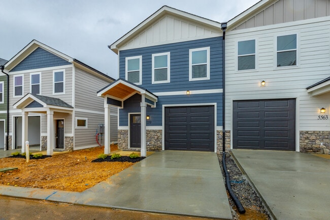 Building Photo - 5547 Stream Ln