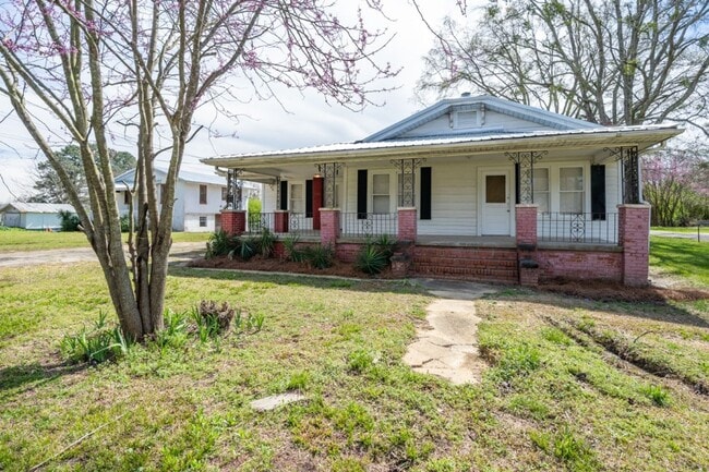 Building Photo - Rare Find Rock Creek – Space, Style & Storage!