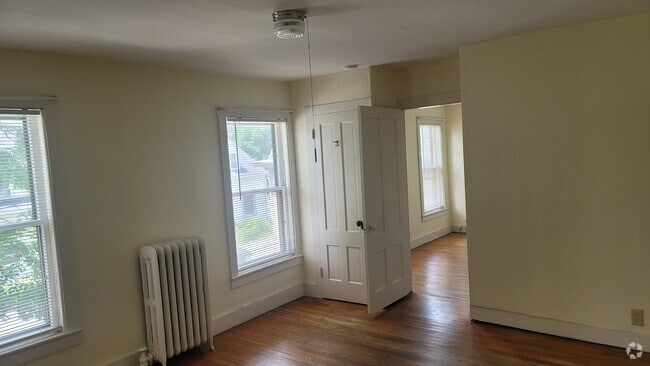 Building Photo - 248 Elm St Unit 4 Rental