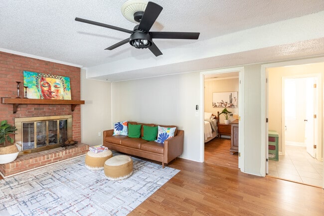 Photo - 6012 Old Coach Rd