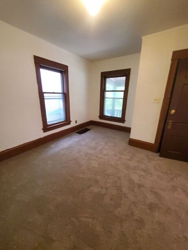 3416 W Walnut St
