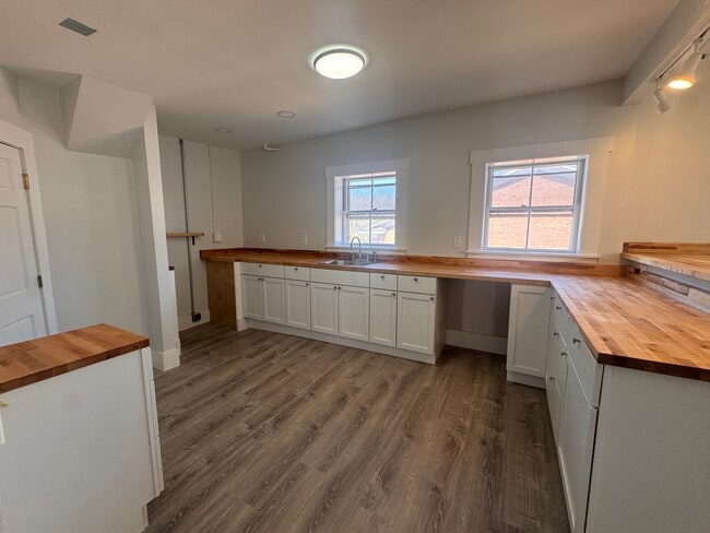 Building Photo - 18 State St