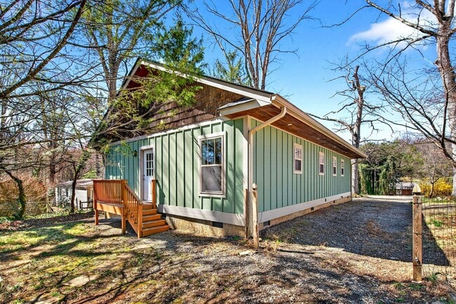 Photo - Black Mountain Long Term Rental!