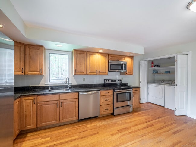 Photo - 21 Simpaug Turnpike