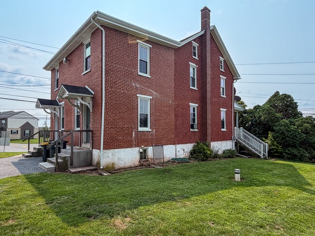 Photo - 504 Fivepointville Rd