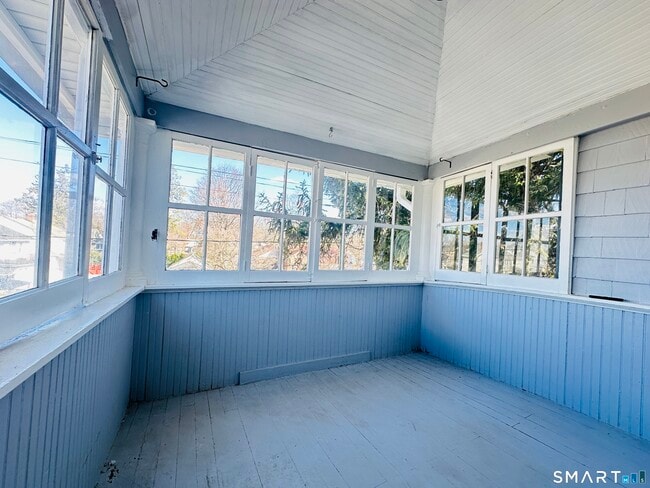 Photo - 133 Quaker Ln S Unit 3