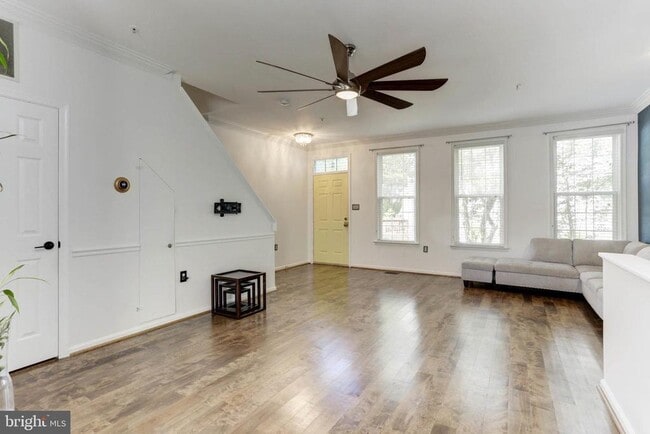 Building Photo - 9197 Carriage House Ln