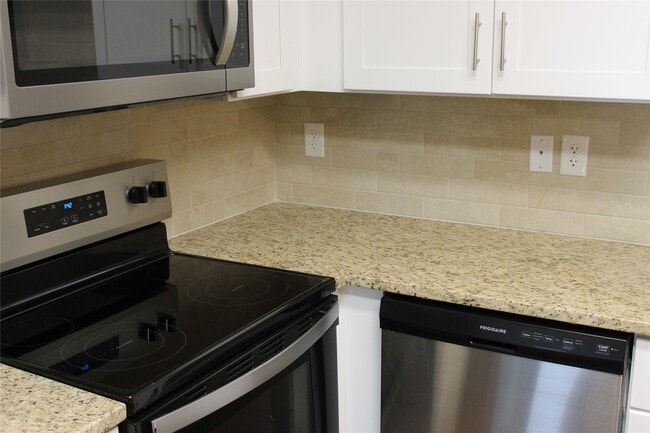 Photo - 2011 Spenwick Dr Unidad 427