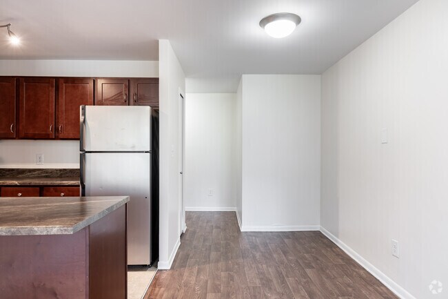 1BR, 1BA - 960SF - Dining Area - The Claridge Apartments