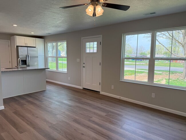 Photo - 625 Crescent Dr