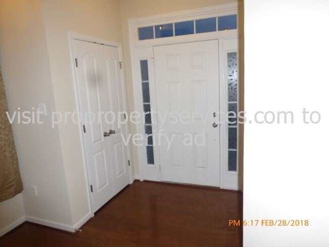 Photo - Beautiful Luxury Townhome Near Everything!